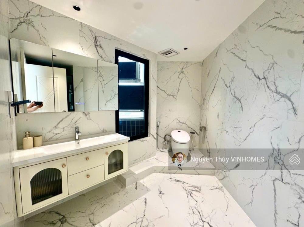 Bán căn hộ royal city 3 ngủ, full nội thất đẹp, 136m2, tòa r2 giá 14 tỷ