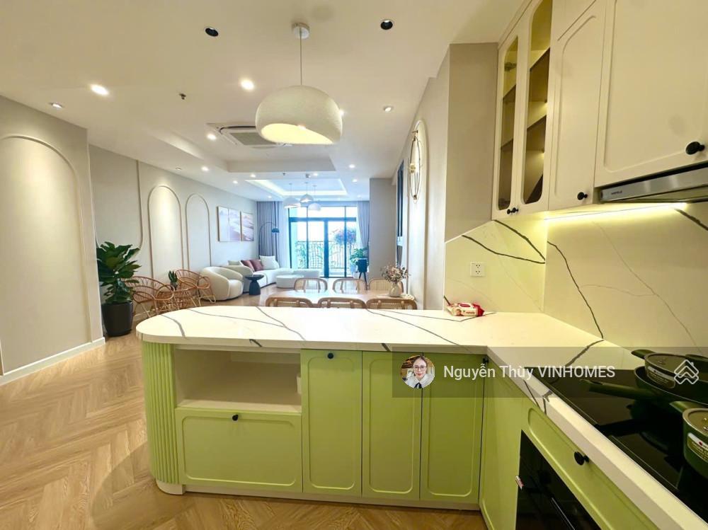 Bán căn hộ royal city 3 ngủ, full nội thất đẹp, 136m2, tòa r2 giá 14 tỷ