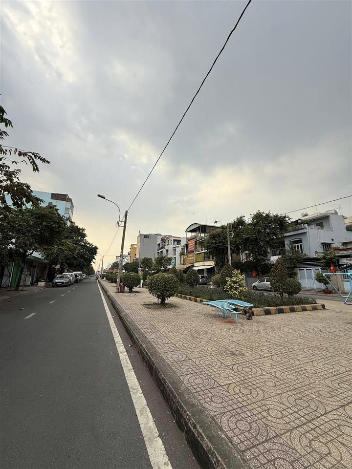 Bán nhà Mặt tiền Hiền Vương - thông ra Nguyễn Sơn, 4,1x20m, Cấp 4 - tiện xây, sổ A4, 12,5