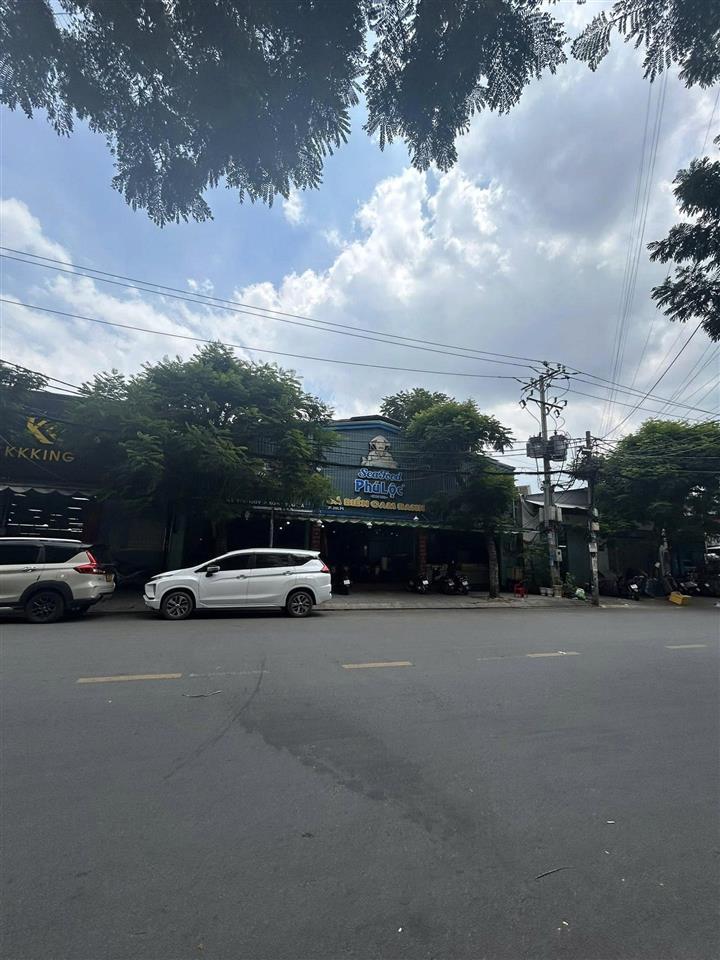 Bán nhà Mặt tiền 20m - hẻm 414 Tân Kỳ Tân Quý, 100m Aeon, 5,6x24m, Cấp 4, chào 14,3 tỷ.