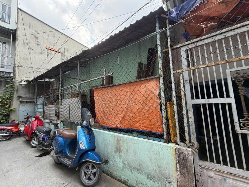 Bán nhà  hẻm 4m Nguyễn Văn Quá - gần Trường Chinh, 7,3x18m, Cấp 4 - 1 đời chủ, 5,4 Tỷ.