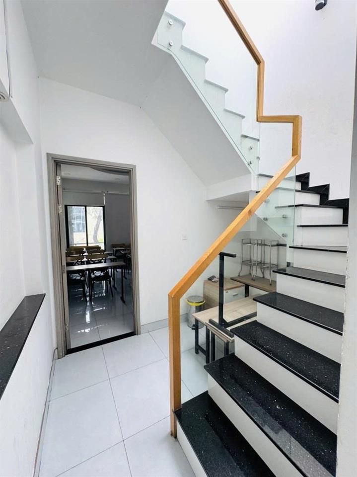 Hạ sân 3 Tỷ, Bán gấp nhà Mặt tiền Võ Thị Sáu gần Trương Định, 3,5x16m, 3 Tầng, còn 11,9