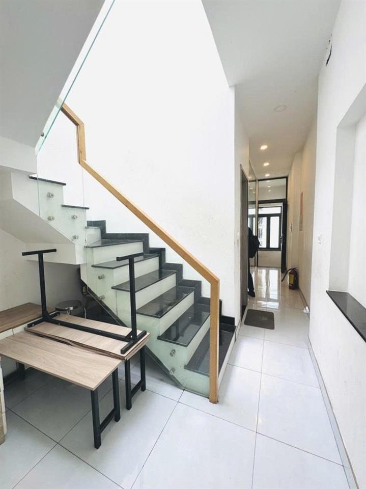 Hạ sân 3 Tỷ, Bán gấp nhà Mặt tiền Võ Thị Sáu gần Trương Định, 3,5x16m, 3 Tầng, còn 11,9