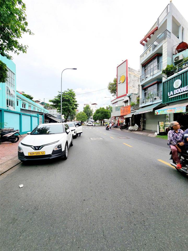 Bán nhà Mặt tiền Lê Bình - giao Hoàng Văn Thụ, 4x10m, nở hậu 7m, 2 Tầng cũ, chỉ 9,4 Tỷ.