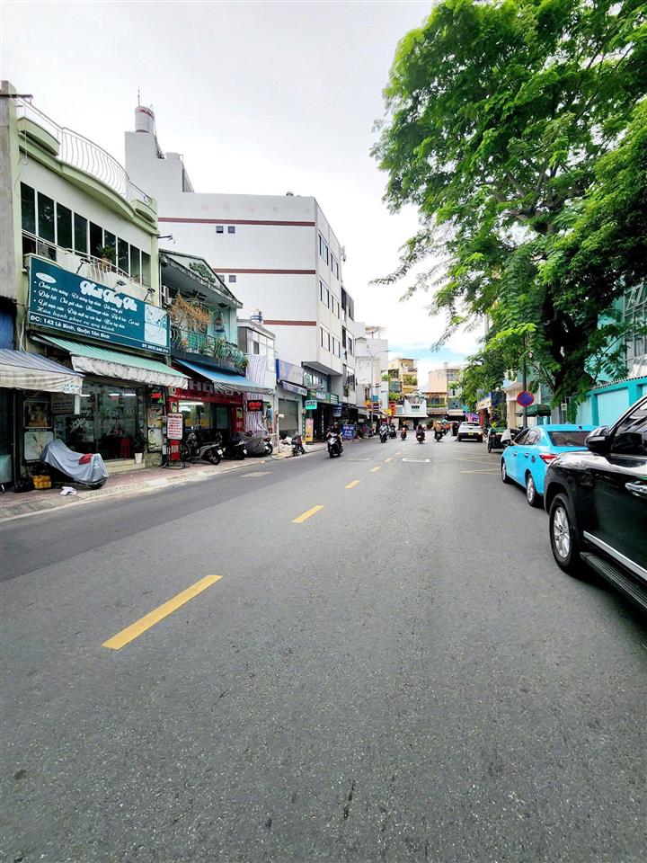 Bán nhà Mặt tiền Lê Bình - giao Hoàng Văn Thụ, 4x10m, nở hậu 7m, 2 Tầng cũ, chỉ 9,4 Tỷ.