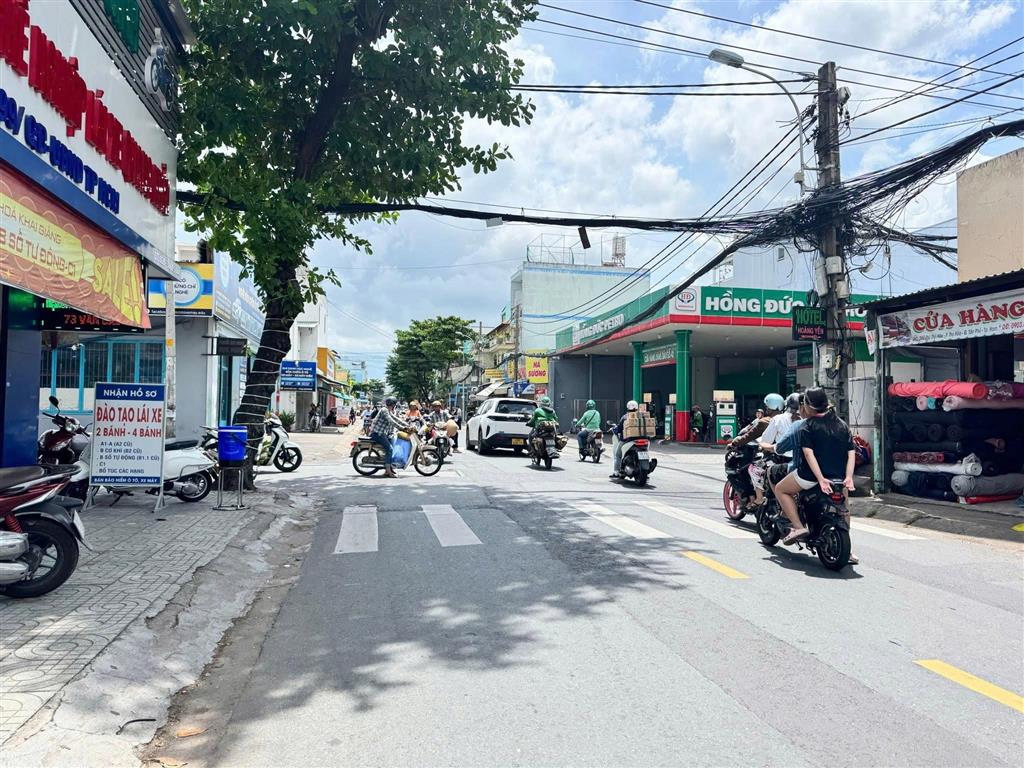 Bán nhà Măt tiền  Văn Cao - gần Nguyễn Sơn,  chợ Tân Hương, 5,2x7,5m, 2 Tầng, chỉ 9 Tỷ.