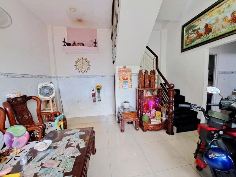 Bán nhà Mặt tiền Lê Quát - gần Hòa Bình, CV Đầm Sen, 8,6x10m, 2 Tầng, 3PN, chỉ 6,9 Tỷ.