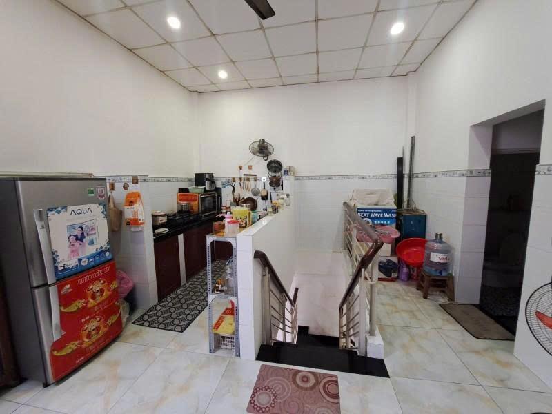 Bán nhà Mặt tiền Lê Quát - gần Hòa Bình, CV Đầm Sen, 8,6x10m, 2 Tầng, 3PN, chỉ 6,9 Tỷ.