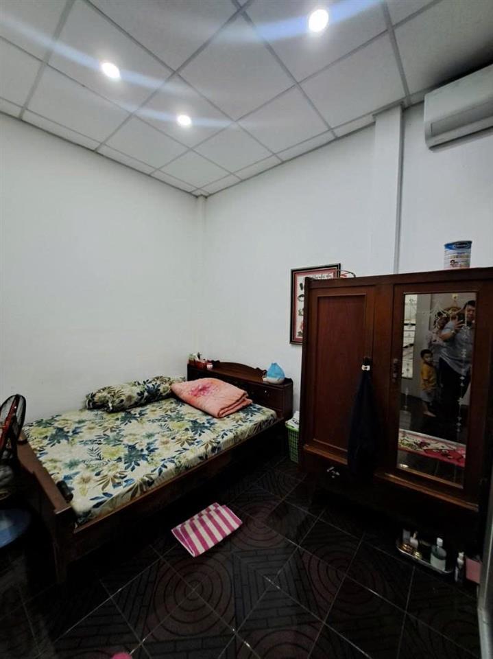 Bán nhà Mặt tiền Lê Quát - gần Hòa Bình, CV Đầm Sen, 8,6x10m, 2 Tầng, 3PN, chỉ 6,9 Tỷ.