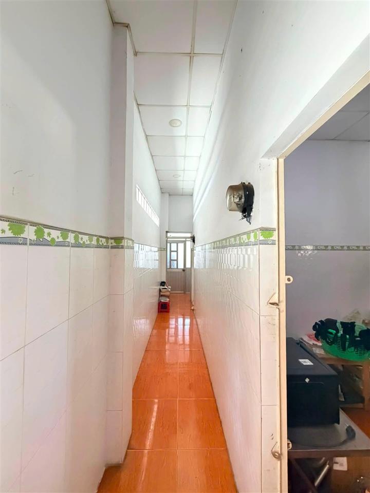 Bán nhà hẻm 5m Âu Cơ - gần Khu Đồng Đen, Bàu Cát,  5x14m, 4 Tầng - 5 PN, chỉ 6,8 Tỷ.