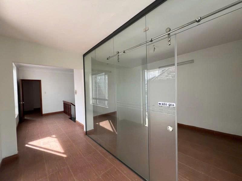 Bán nhà Hẻm 10m Nguyễn Xí - ngay VinCom Nguyễn Xí, 10x17m, 3 Tầng, 8PN, 24,8 Tỷ.