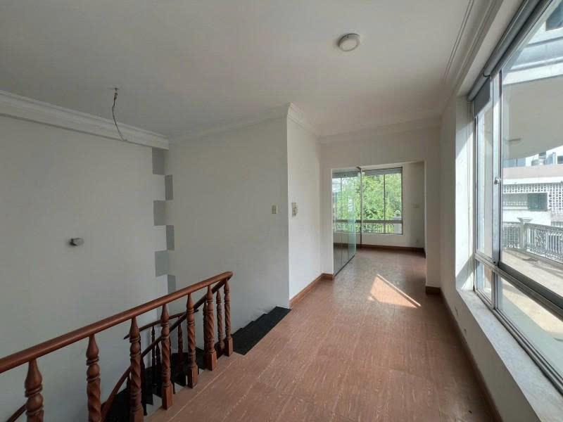 Bán nhà Hẻm 10m Nguyễn Xí - ngay VinCom Nguyễn Xí, 10x17m, 3 Tầng, 8PN, 24,8 Tỷ.