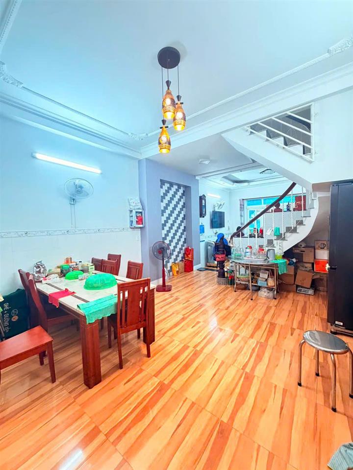 Bán nhà Hẻm 6m Nguyễn Văn Công - ngay Chợ Tân Sơn Nhất, 4,9x13m, 3 Tầng, chỉ 9,4 Tỷ.