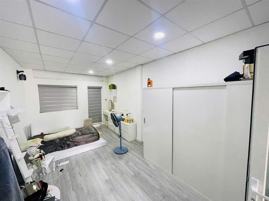 Bán nhà Mặt tiền Nguyễn Trãi - giao Trần Bình Trọng, 3,3x10m, 5 Tầng - 4 PN, hạ  15,3 Tỷ.