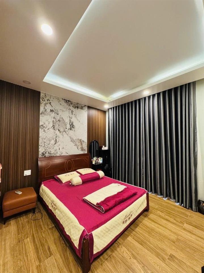 Bán nhà Mặt tiền Kênh Nước Đen - gần Lê Thúc Hoạch, 10x8m, 4 Tầng - 5PN, hạ 12,5 tỷ.