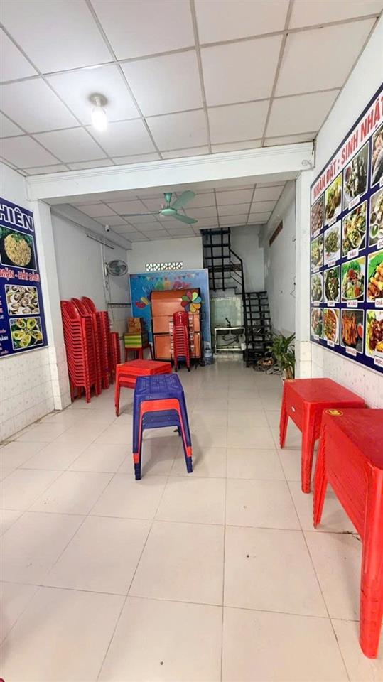 Bán nhà Mặt tiền Phan Văn Hớn, gần Trường Chinh, 4x26m, Cấp 4 - cho thuê 20tr, 15,5 Tỷ.