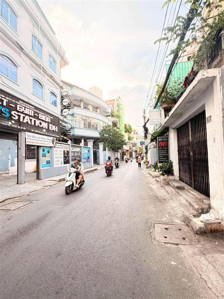 Bán nhà Mặt tiền Đông Hồ - ngay chợ Vải Tân Bình, 4,5x9m - 3 Tầng, tiện Kinh doanh, 5 Tỷ.