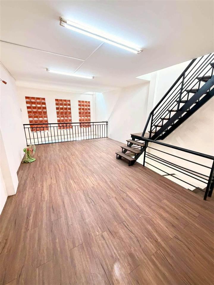 Bán nhà Mặt tiền Đông Hồ - ngay chợ Vải Tân Bình, 4,5x9m - 3 Tầng, tiện Kinh doanh, 5 Tỷ.