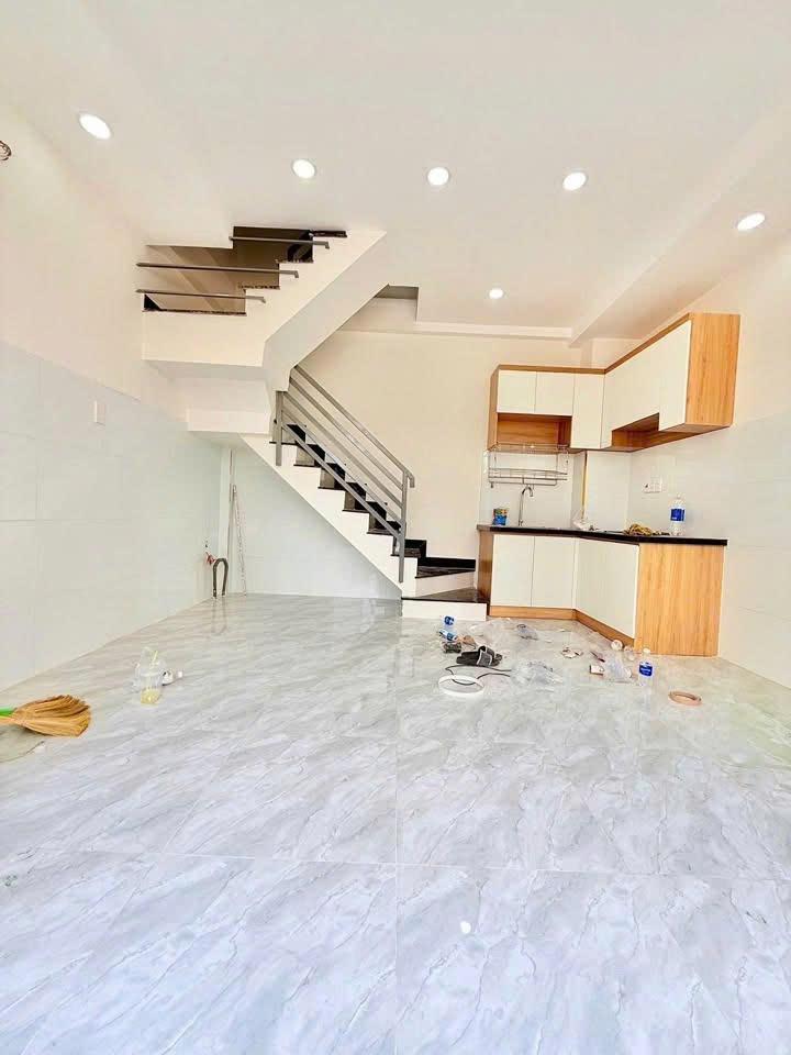 Bán Nhà Mặt tiền Đồng Xoài - giao Hoàng Hoa Thám, K300, 4,3x4,5m, 5 Tầng - 3PN, 5,8 Tỷ.