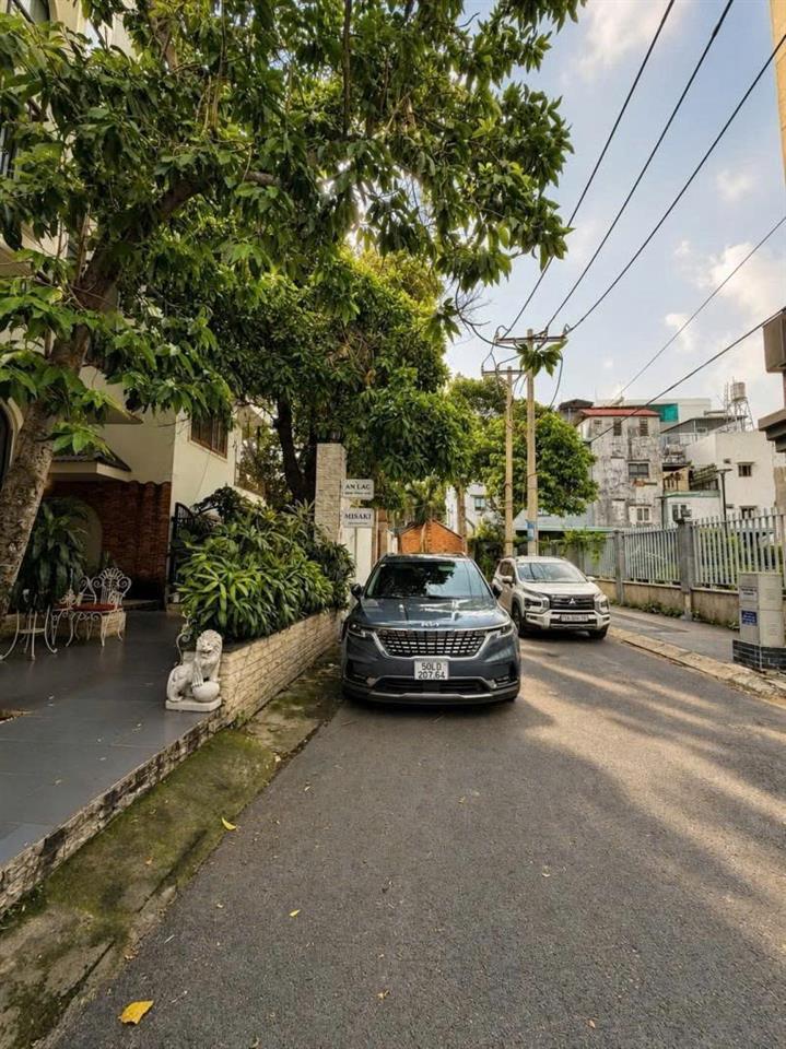 Bán nhà Biệt thự - Mặt tiền Sông Nhuệ - ngay Khu Sân Bay, 18,5x20m, 3 Tầng, chỉ 64 Tỷ.