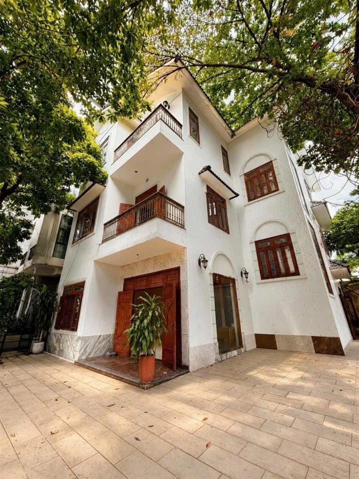 Bán nhà Biệt thự - Mặt tiền Sông Nhuệ - ngay Khu Sân Bay, 18,5x20m, 3 Tầng, chỉ 64 Tỷ.