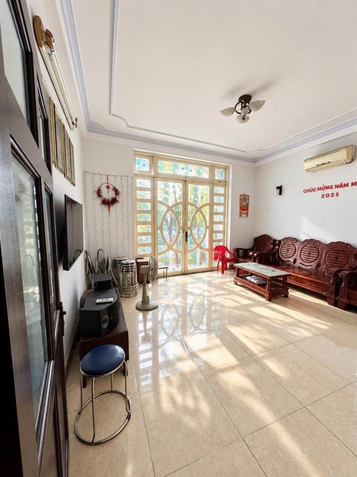 Bán nhà Mặt tiền Nguyễn Văn Khối, gần CV Làng Hoa, 4x15m, 4 T - 4PN, HĐT 23tr, chỉ 11,5 Tỷ