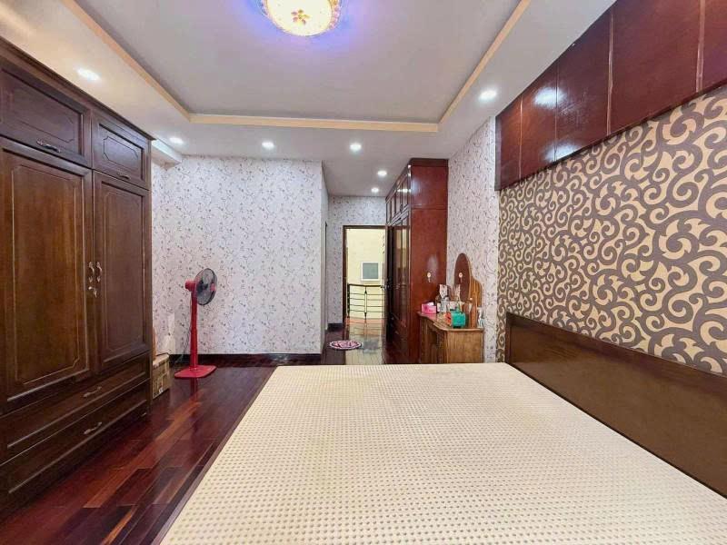 Bán nhà Hẻm 6m Nguyễn Xí - ngay VinCom Nguyễn Xí, 4,3x17m, 4 Tầng - 4PN, chỉ 12,9 Tỷ.