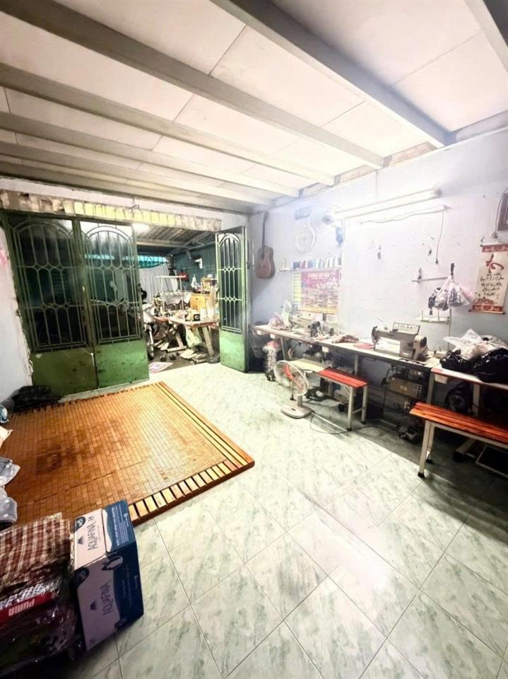Bán nhà Hẻm 8m Phạm Quý Thích - giao Tân Hương, 8.1x17m, Trệt + lửng, chỉ 14,5 tỷ.