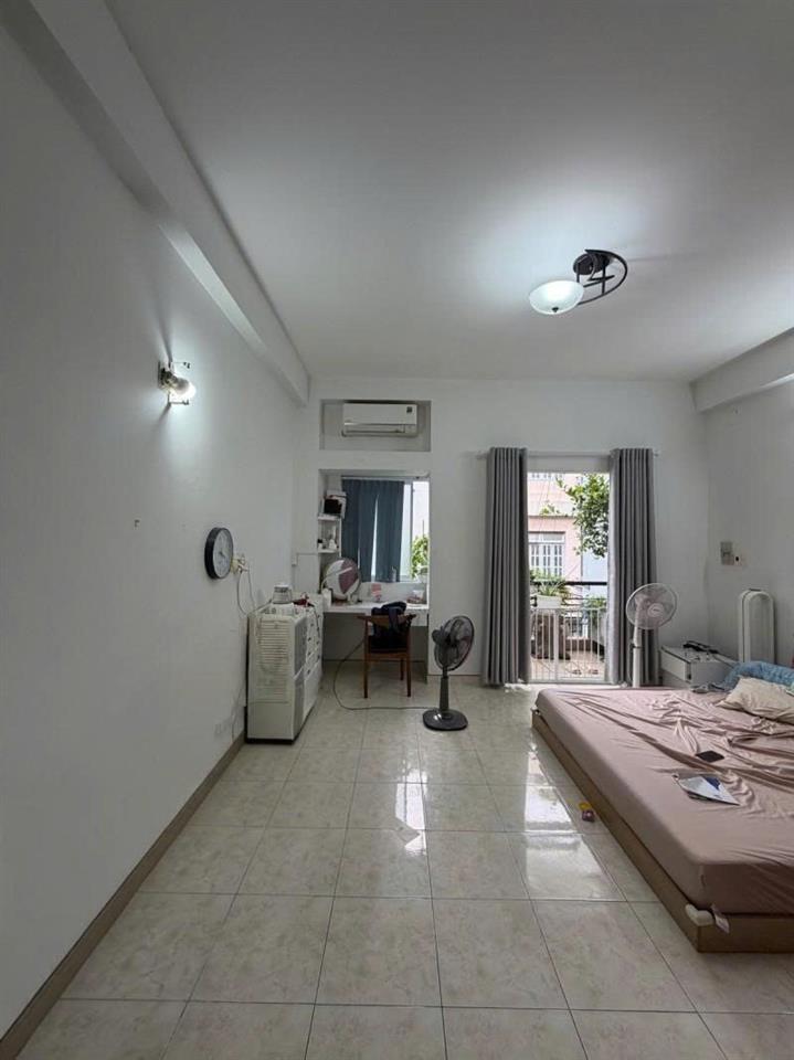 Bán nhà  Mặt tiền Hẻm 8m Cộng Hòa - gần VinCom Cộng Hòa, 4,5x18m, 4T - 5 PN, 17,9 tỷ.