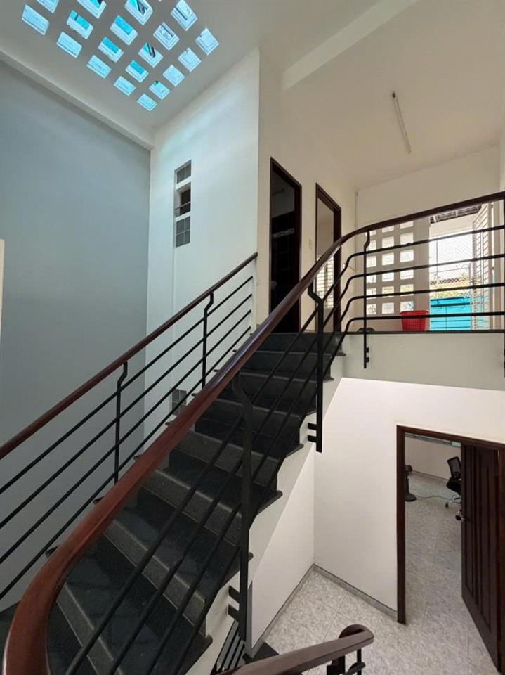 Bán nhà  Mặt tiền Hẻm 8m Cộng Hòa - gần VinCom Cộng Hòa, 4,5x18m, 4T - 5 PN, 17,9 tỷ.