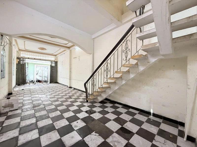 Bán nhà lô góc - Hẻm 6m Trường Chinh - gần Tân Hải, 4x18m, 3 Tầng, 5PN, Sổ A4, 9,3 Tỷ.
