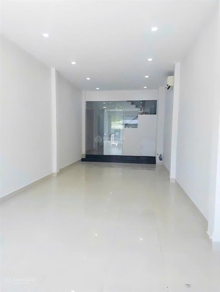 Cần cho thuê nhà mt 822a đường cách mạng tháng 8 p.5 q. tân bình gần khúc phạm văn hai