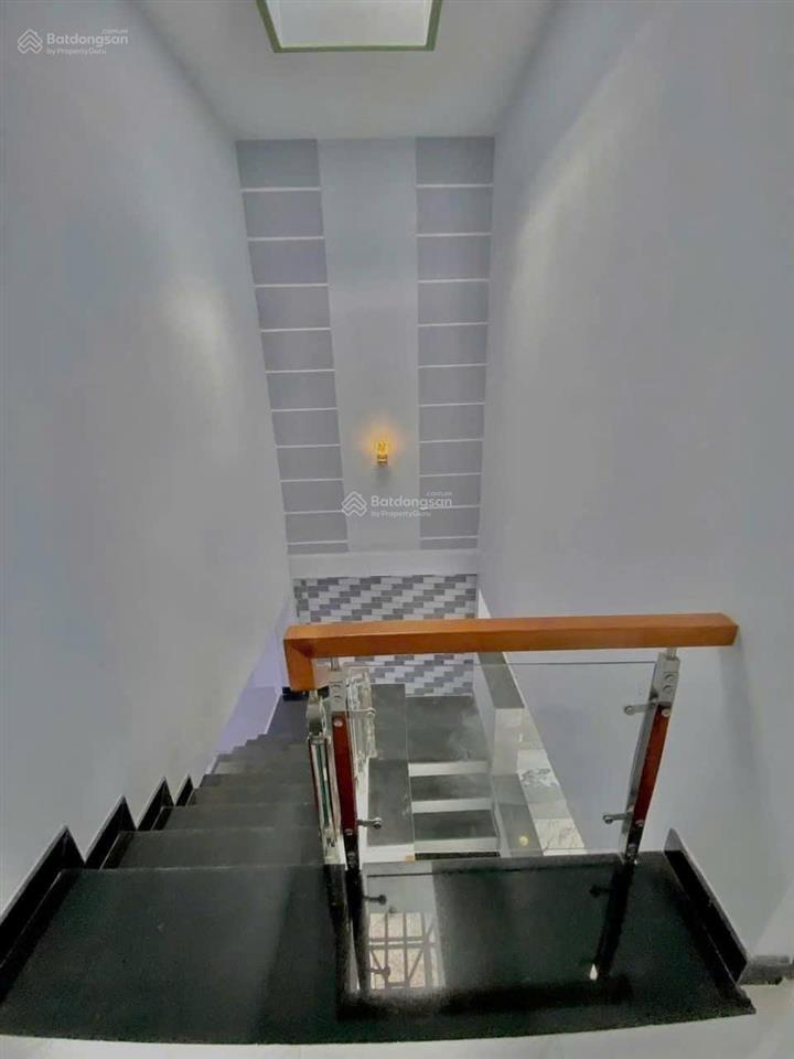 Cần cho thuê nhà hxh 95/2a phổ quang p.2 q.tân bình ngay cc sky center