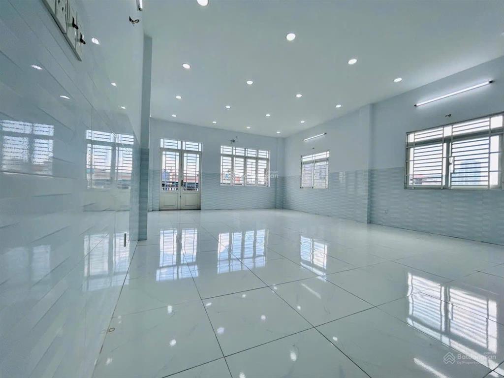 Cần cho thuê nhà mt 4a hoa phượng p.2 q. phú nhuận có thang máy