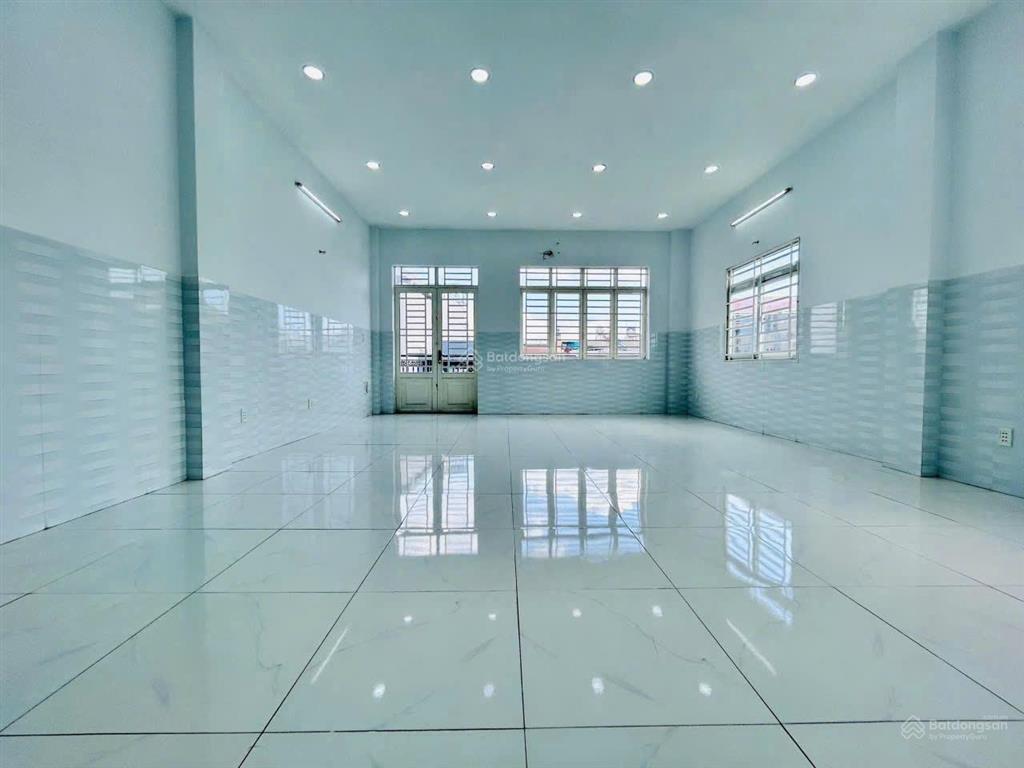 Cần cho thuê nhà mt 4a hoa phượng p.2 q. phú nhuận có thang máy