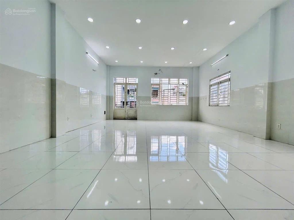 Cần cho thuê nhà mt 4a hoa phượng p.2 q. phú nhuận có thang máy