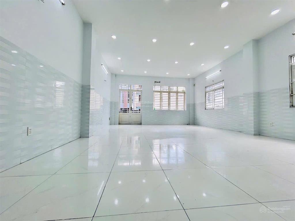 Cần cho thuê nhà mt 4a hoa phượng p.2 q. phú nhuận có thang máy