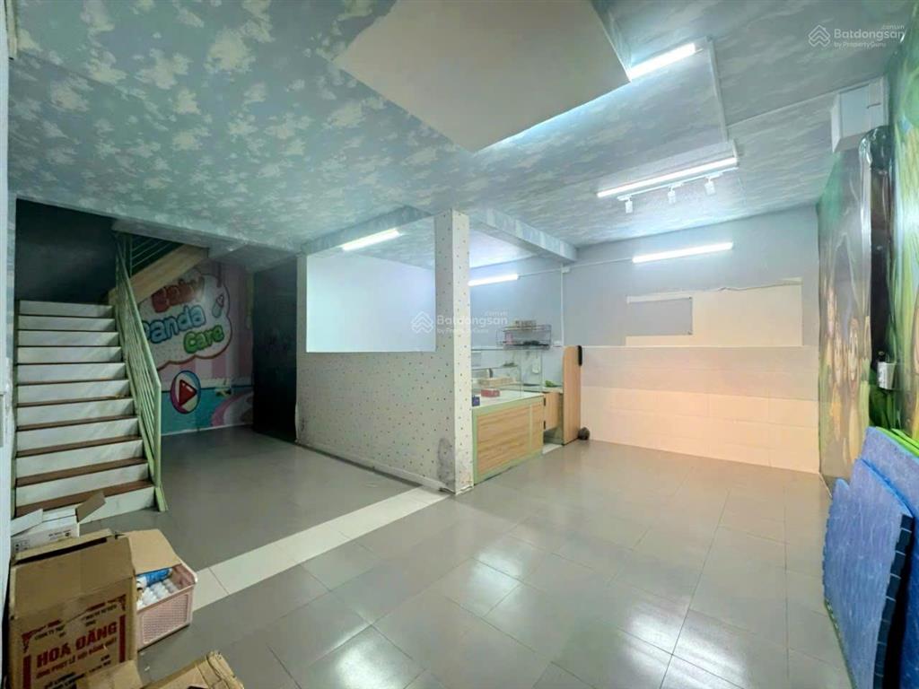 Cần cho thuê nhà mt ngang 7m 246a đồng đen p.11 q.tân bình