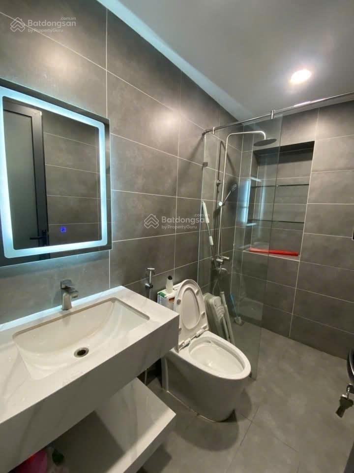 Cần cho thuê nhà mt ngang 7m 246a đồng đen p.11 q.tân bình