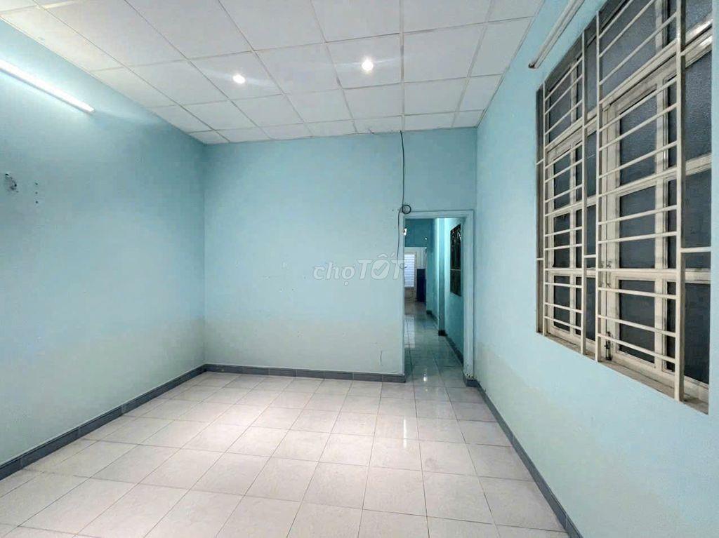 Cho thuê nhà nguyên căn HXH Bùi Văn Ba. Gía 13tr