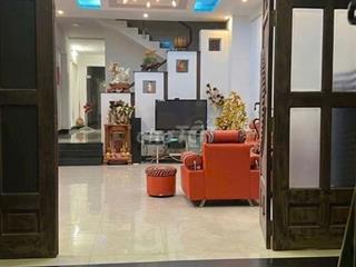 - Bán Nhà KDC liền kề PMH – Q7, 5 x 20m, 3 lầu, Giá 13,5ty