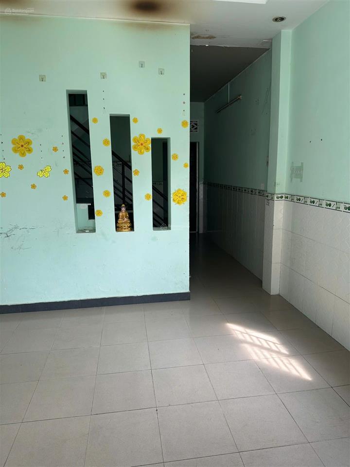 Bán căn nhà giá rẻ hưng long qui đức