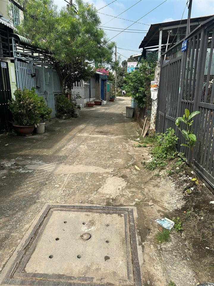 Bán căn nhà giá rẻ hưng long qui đức