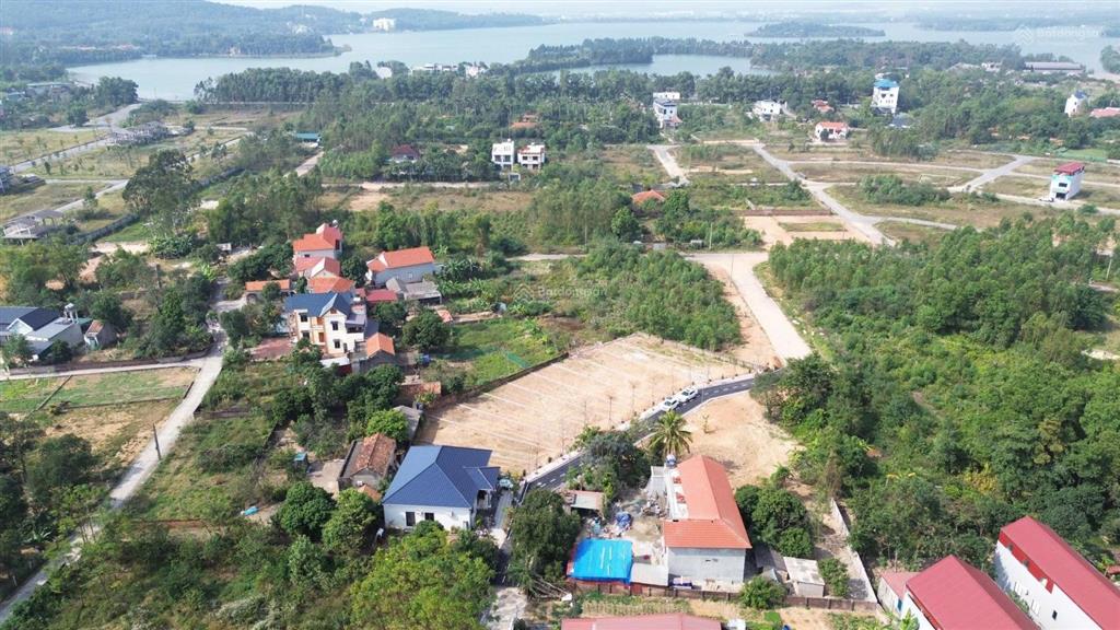 Đất phân lô chợ tình p. xuân hoà cạnh công viên đối diện trường học và nhà văn hoá giá đầu tư tốt