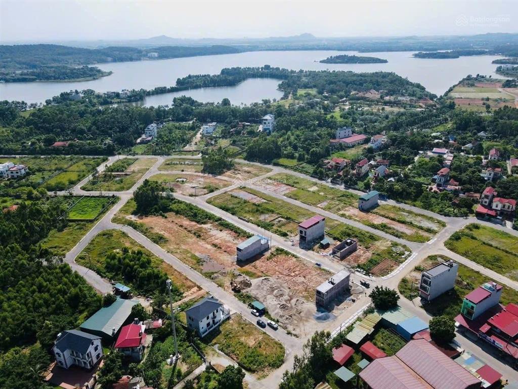 Đất phân lô chợ tình p. xuân hoà cạnh công viên đối diện trường học và nhà văn hoá giá đầu tư tốt