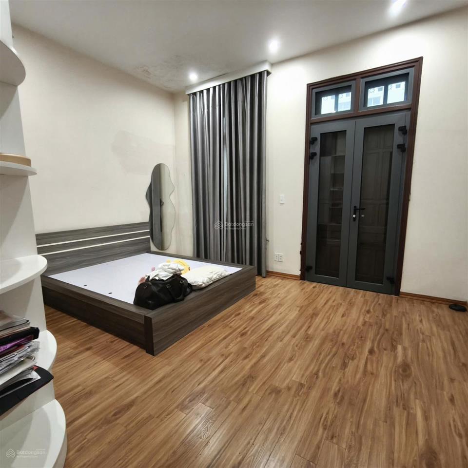 Cho thuê nhà ngõ 34 âu cơ  100m  4 phòng ngủ  giá chỉ 22 triệu/tháng
