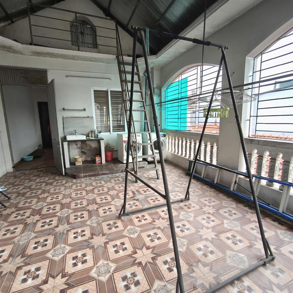 Cho thuê nhà ngõ 34 âu cơ  100m  4 phòng ngủ  giá chỉ 22 triệu/tháng