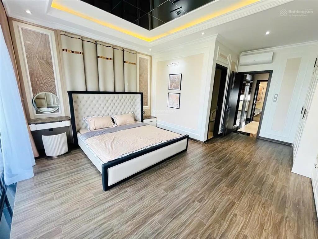 Vip vip! nhà đẹp lung linh 4 lầu st có thang máy liền kề phú mỹ hưng q7