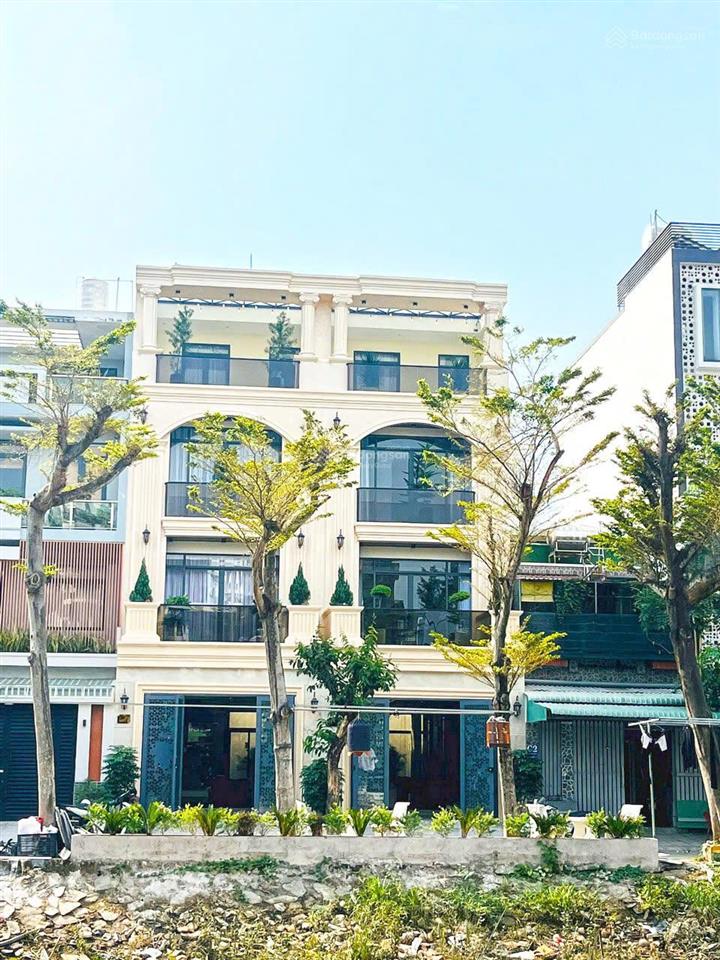 Vip vip! nhà đẹp lung linh 4 lầu st có thang máy liền kề phú mỹ hưng q7