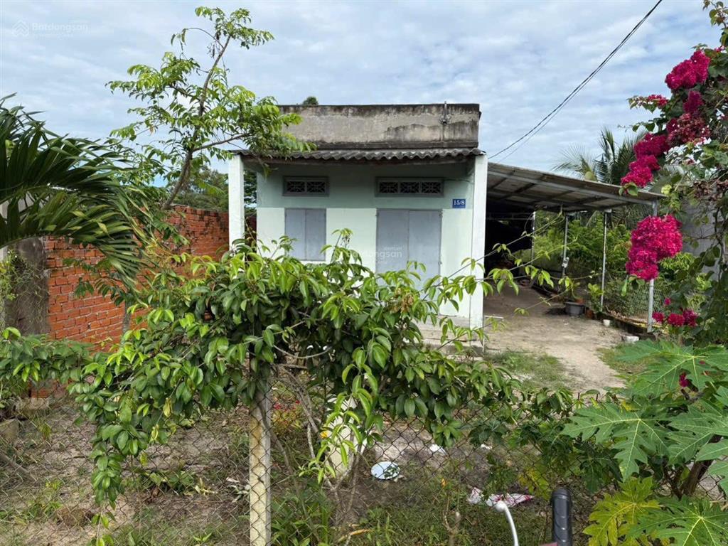 Bán lô đất xã bưng riềng dt 180m2 ngang 8mx22m có 25m2 thổ cư, đường nhựa, có nhà cấp 4 gần ql55